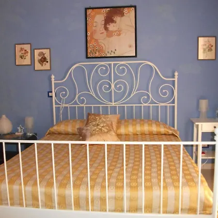 Alojamento de Acomodação e Pequeno-almoço Miroca SantʼAlessio Siculo